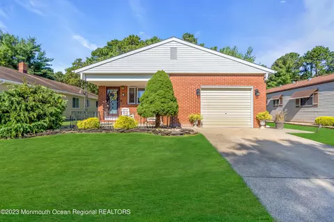 381 Costa Mesa Dr, Toms River, NJ 08757