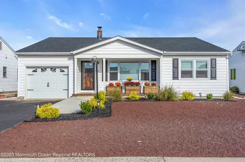 11 Garrett Rd, Toms River, NJ 08757