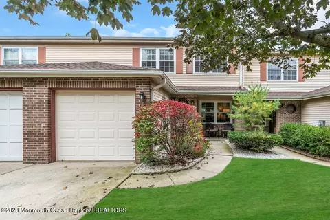 53 Jefferson Dr, Spotswood, NJ 08884