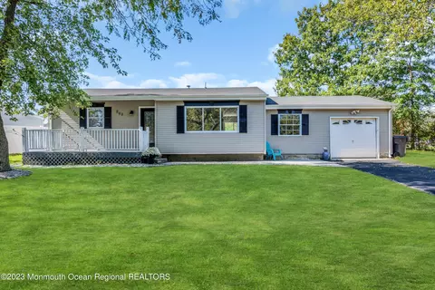 890 Harrison Rd, Toms River, NJ 08753