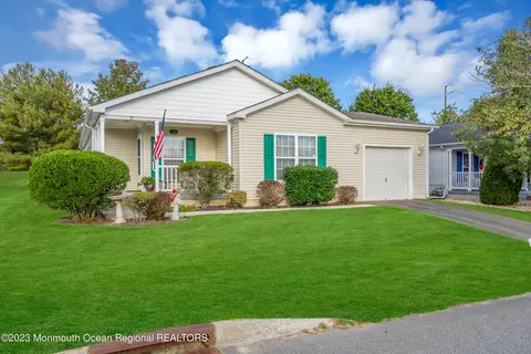 38 Fort Lee Dr, Manahawkin, NJ 08050