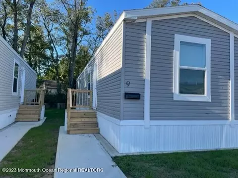 9 John St, Hazlet, NJ 07730