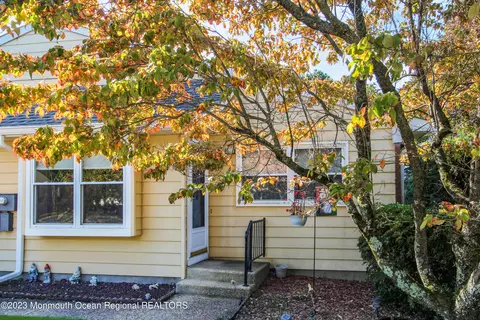 4 Betsy Ross Ln # B, Whiting, NJ 08759