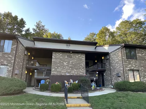 163 Cross Slope Ct #J, Manalapan, NJ 07726