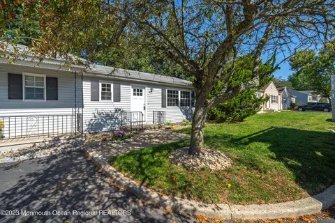 2 Primrose Ln # d, Jackson, NJ 08527