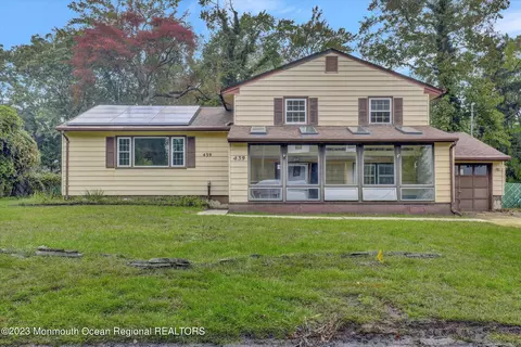 439 Brookside Ave, Oakhurst, NJ 07755