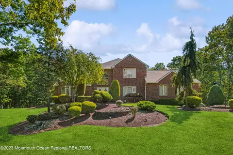 120 Tree Top Cir, Freehold, NJ 07728