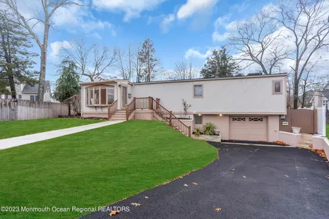 401 Jarob Ct, Point Pleasant, NJ 08742