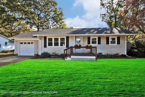 459 Commodore Dr, Forked River, NJ 08731