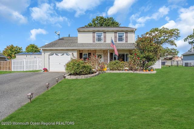 5 Tamarack St, Howell, NJ 07731