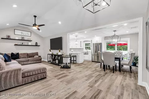 209 Oak Ln, Manchester, NJ 08759