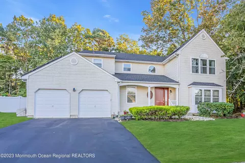 21 Cambridge Dr, Howell, NJ 07731