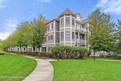 7 Centre St #2104, Ocean, NJ 07712