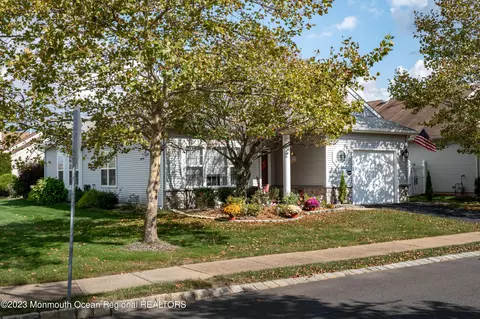 2 Beaumont Ct, Manchester, NJ 08759