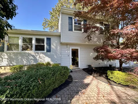 19 Pheasant Dr, Bayville, NJ 08721