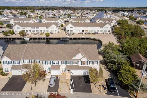 2 Skimmer Ln, Bayville, NJ 08721