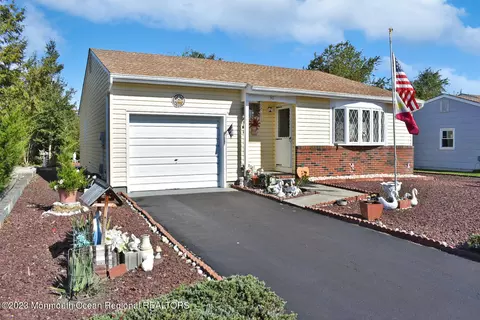 30 Northumberland Dr, Toms River, NJ 08757