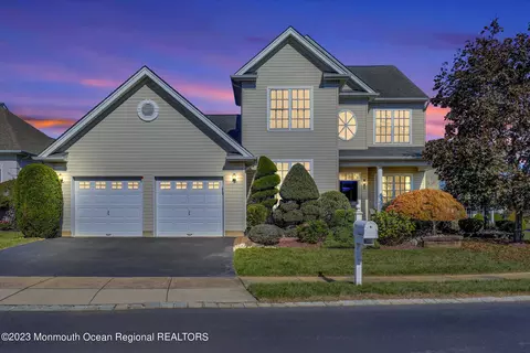 27 Beth Page Dr, Monroe, NJ 08831