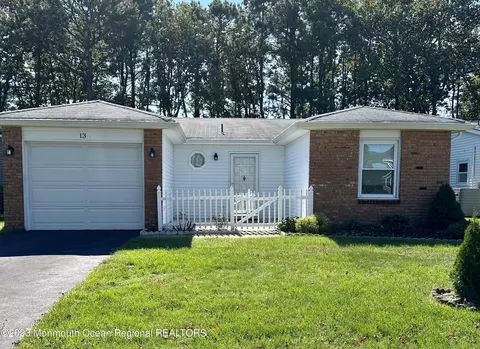 13 Courtshire Dr, Brick, NJ 08723