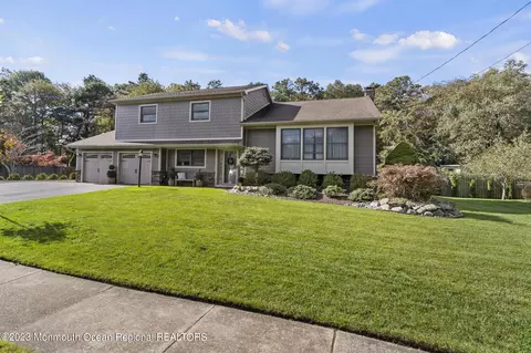 108 Old Bridge Dr, Howell, NJ 07731