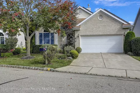 29 Chandler Ct, Monroe, NJ 08831