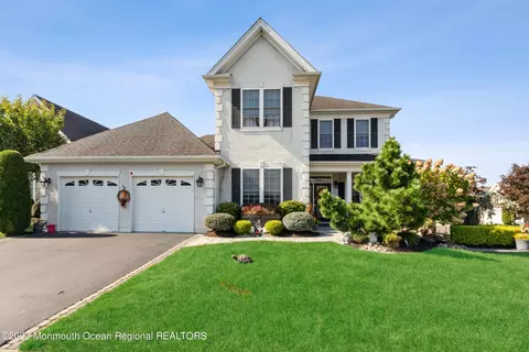 2 Memorial Ct, Monroe, NJ 08831