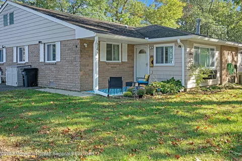 14 Robin St #B, Manchester, NJ 08759