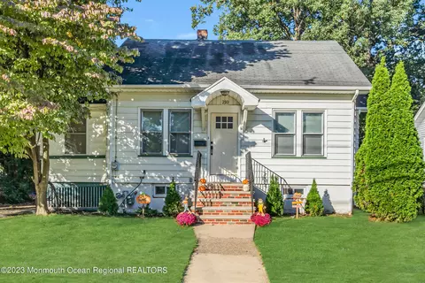 210 9th Ave, Hawthorne, NJ 07506
