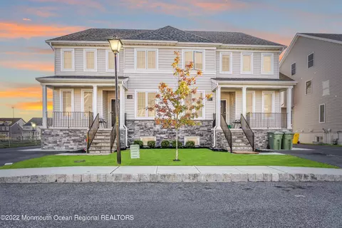 8 Blue River Way, Lakewood, NJ 08701