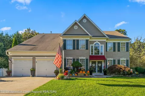 34 Pacific Ave, Bayville, NJ 08721