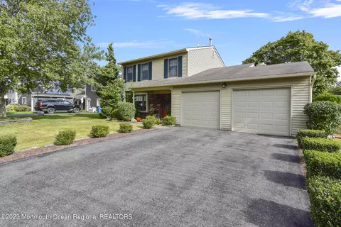 34 Winsted Dr, Howell, NJ 07731
