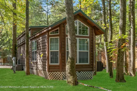 724 Monmouth Rd #33, Cream Ridge, NJ 08514