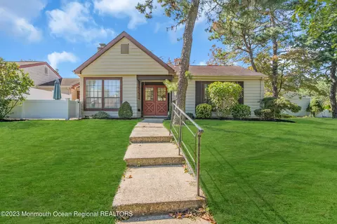 572 Sheffield Dr # B, Manchester, NJ 08759