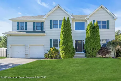 7 Concetta Ct, Howell, NJ 07731