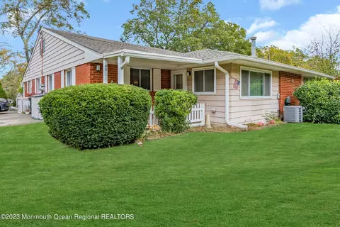 23 Cardinal St #B, Manchester, NJ 08759