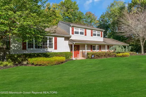 33 Twin Brooks Ave, Middletown, NJ 07748