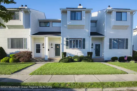 374 Middlewood Rd, Middletown, NJ 07748