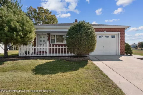 29 Bahamia Dr, Toms River, NJ 08757