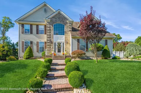5 Charter Dr, South River, NJ 08882