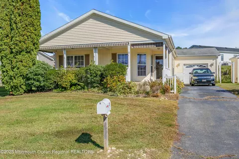 21 Bay Head Ln, Manahawkin, NJ 08050