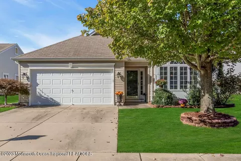 5 St Andrews Rd, Jackson, NJ 08527
