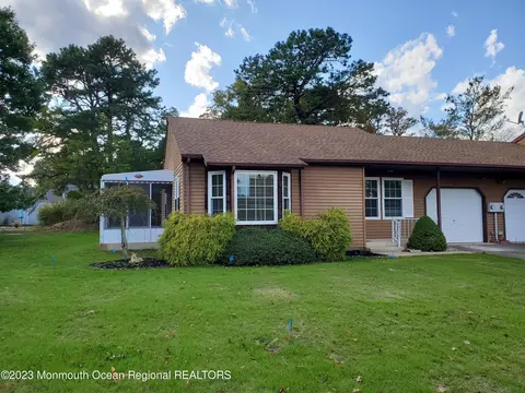 10 Amesbury Rd #A, Whiting, NJ 08759