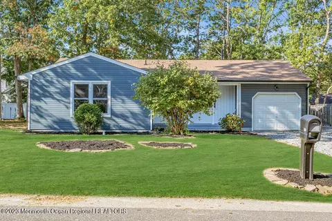 164 Stowaway Rd, Manahawkin, NJ 08050