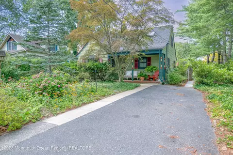 447 5 Harnell Ave, Oakhurst, NJ 07755