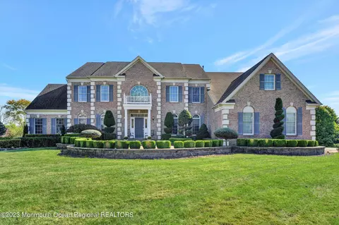 30 Equinox Ln, Freehold, NJ 07728