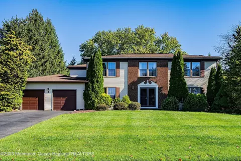 11 Nathan Hale Dr, Freehold, NJ 07728