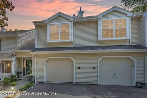 102 Wales Ln, Toms River, NJ 08753