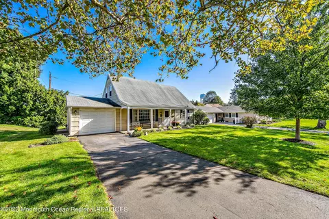 7 Inglewood Ln, Aberdeen, NJ 07747