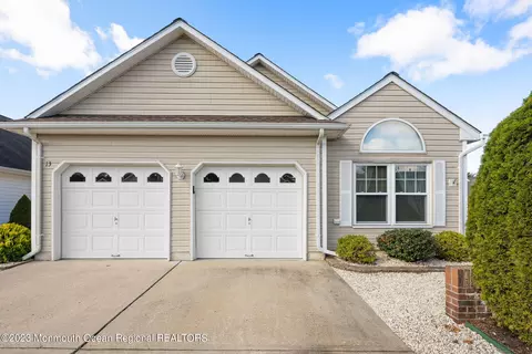 13 Highland Dr, Manahawkin, NJ 08050