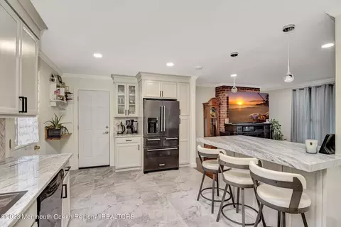 37 Curren St, Keansburg, NJ 07734